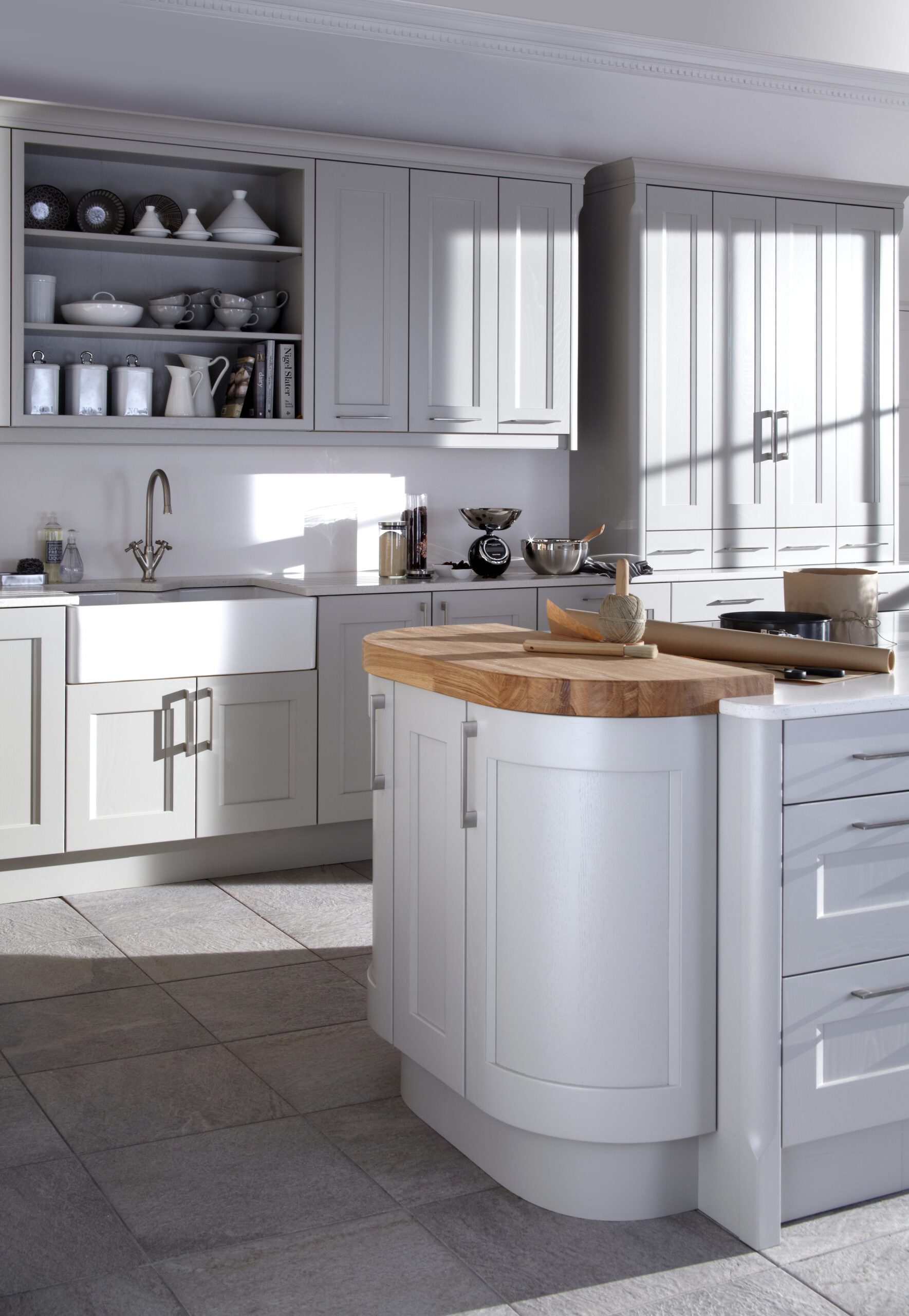 Kew shaker kitchen painted in Soft Grey