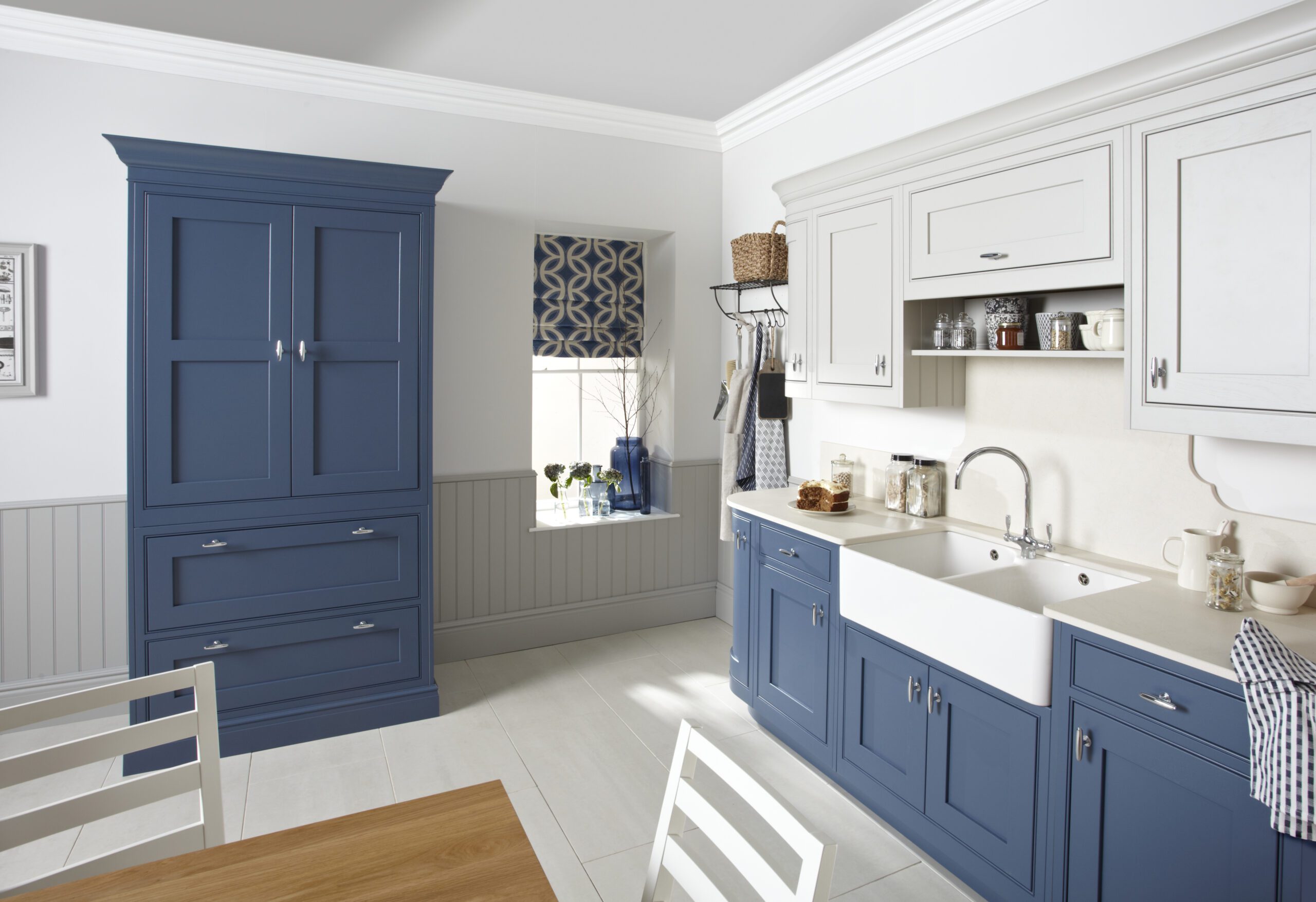 Langton inframe kitchen painted in Soft Grey and Old Navy